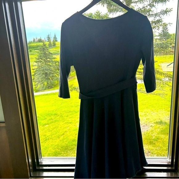 H.J.W Huang Jin Wu beautiful ruffled navy dress M with flower stitches thick! - Picture 10 of 10